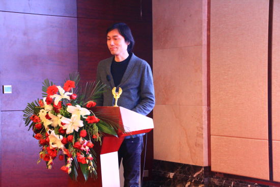 第一届江南诗歌奖得主：王寅，获奖作品《此刻无须知晓生死》