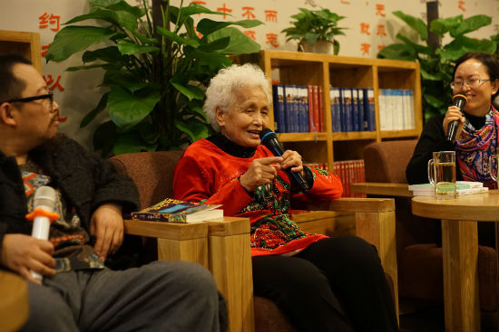 传奇奶奶姜淑梅在讲她写作的故事